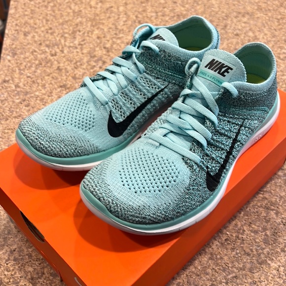 Nike Shoes - Women’s Nike Free 4.0 Flyknit